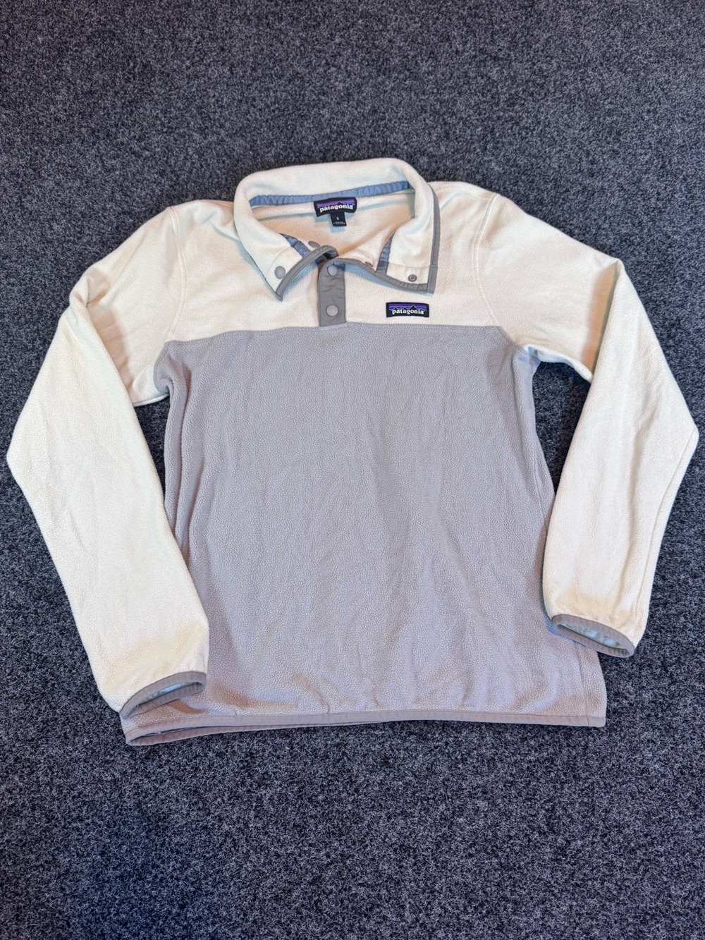 Patagonia women’s Cream and Light Gray Zip-Front Fleece Pullover snap button
